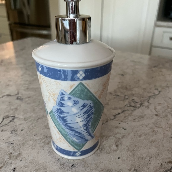 🌻Seashell ceramic soap pump - Picture 3 of 8